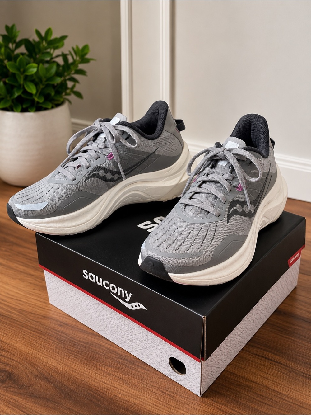 Saucony Light Gray and Black Mesh Running Shoes